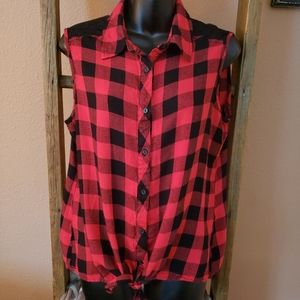 ⚡3 for $15. Button down/tie front tank